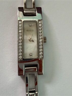 Gucci Silver Tone Women's Crystal-Trim Bracelet Watch
